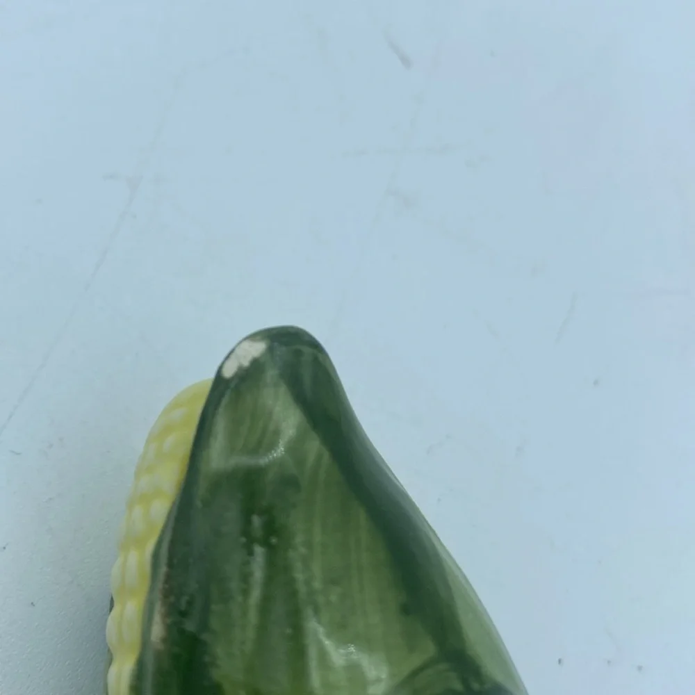 VTG Corn on the Cob Shaped Salt and Pepper Shakers ceramic